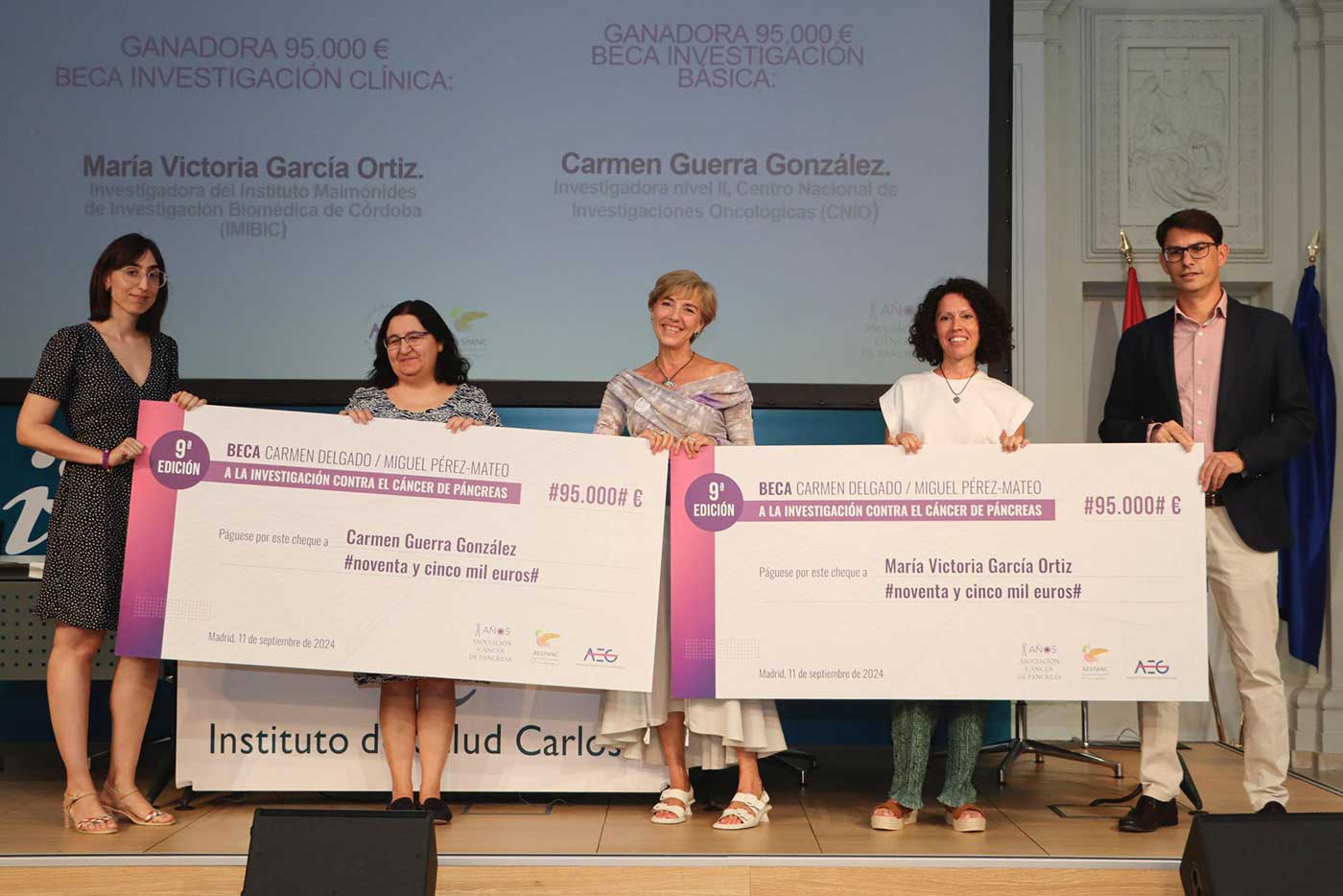 Carmen Guerra recibe la IX Beca Carmen Delgado/Miguel Pérez-Mateo a la investigación contra el cáncer de páncreas
