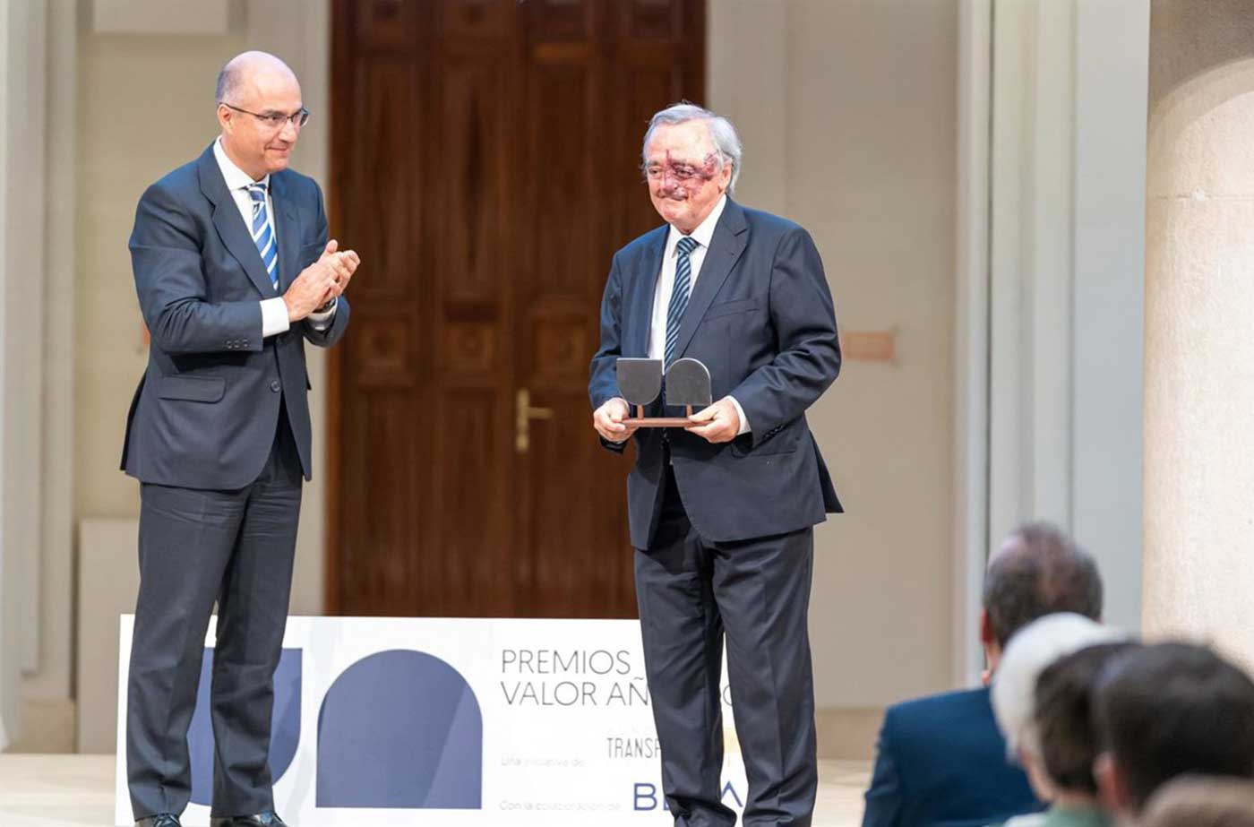 El oncólogo Mariano Barbacid recibe el Premio Valor Añadido a la Ciencia e Investigación